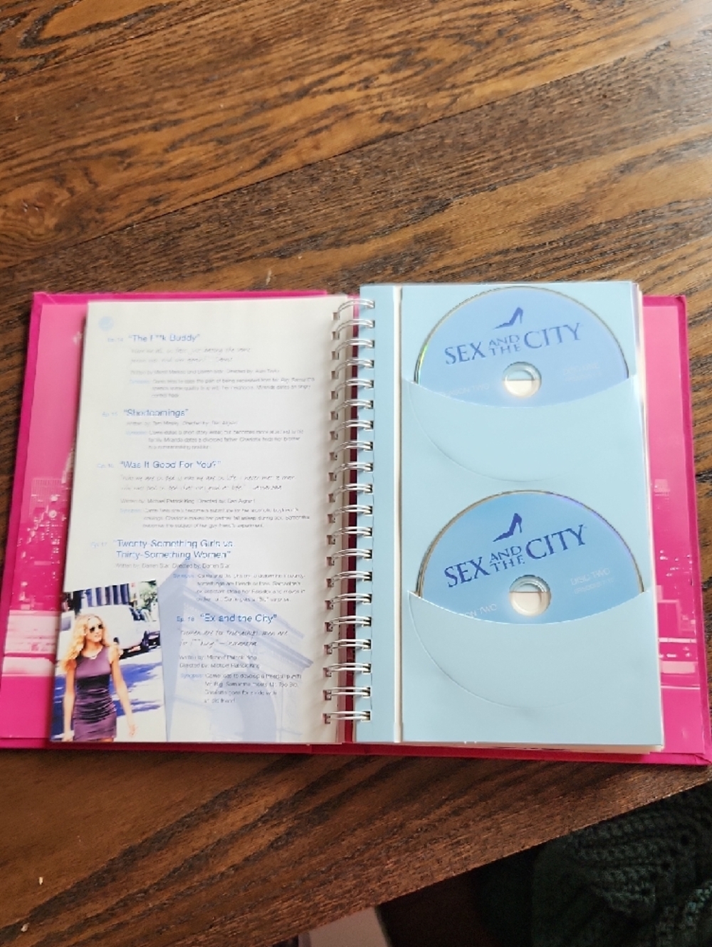 Sex and the City Complete Series Pink Box Set - Picture 6 of 9